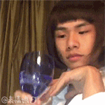捂嘴流血表情包8