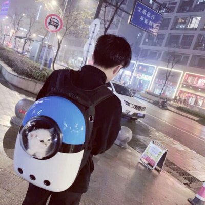 强忍泪水的伤感女生头像9