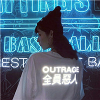 qq头像女生黑白带字伤感8