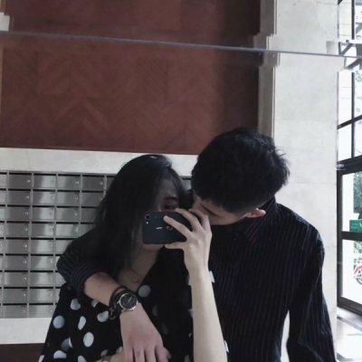 卡通女生低头学习的头像8