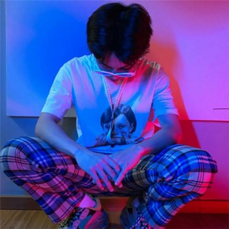 男半身头像黑白头像吧9