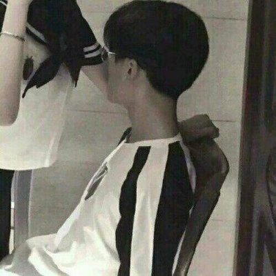男生背心滑板头像4