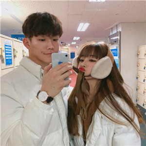 好看清新的黑色短发女生头像1