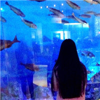 个性露背头像女生7