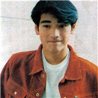 男生遮住眼睛头像寓意4