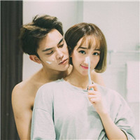军人拿花的男生头像1