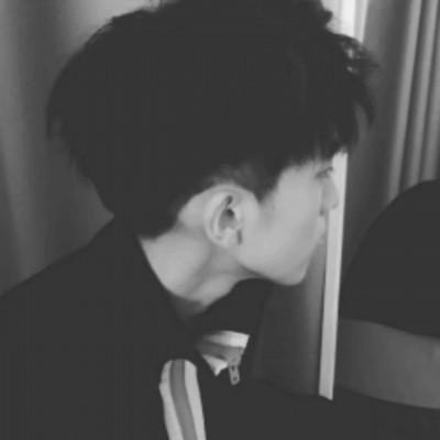 黑色头发小姐姐头像4