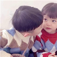 戴黑色眼镜女头像10