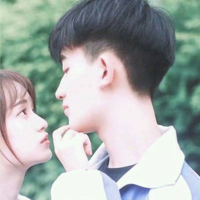 安静女生读书头像5