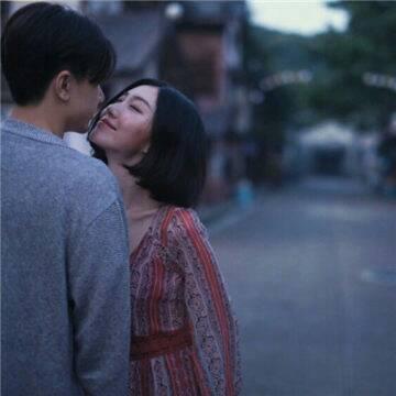 美女低头看僧人头像10