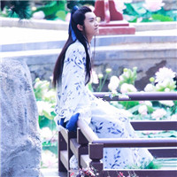qq头像拿手机女生6