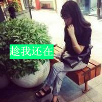 强忍泪水的伤感女生头像13