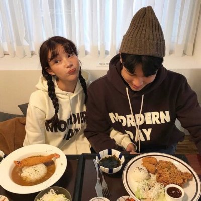 女生侧脸黑白头像高清图片3