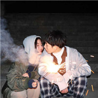 嘴叼玫瑰花卡通男头像1