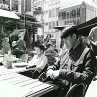黑白卡通头像女9