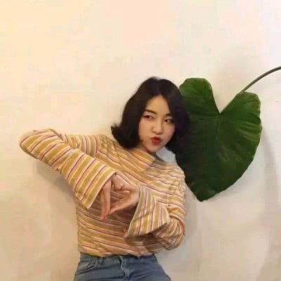 卡通系列的女生头像黑色的2