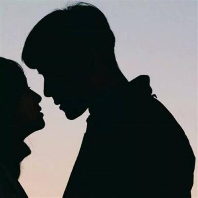 比喻拿命的男生头像7