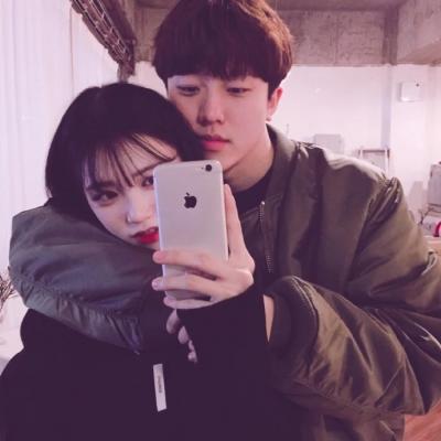 露锁骨女生头像欧美3
