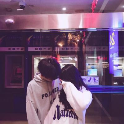 适合熬夜发朋友圈的沙雕句子1