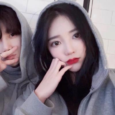 美女低头看僧人头像4