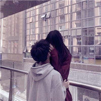女生拿玫瑰头像7