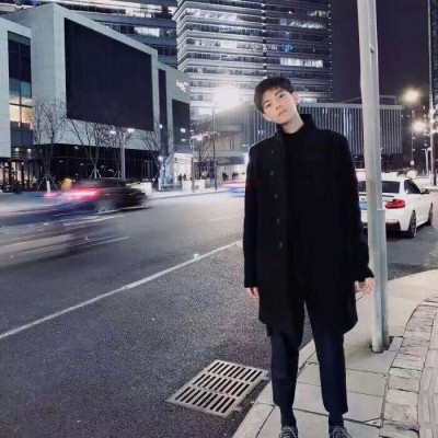 开头像拧发条的歌后面有哼唱伤感8