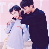 涂口红的女生头像10