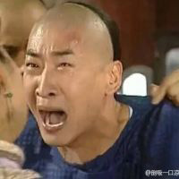 好看头像动漫女抱狗7