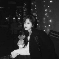 美女悲伤卡通微信头像11