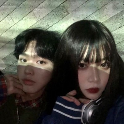 涂口红的女生头像9