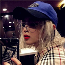 戴墨镜女生霸气头像一对6