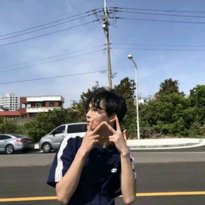 弹钢琴的男生头像12