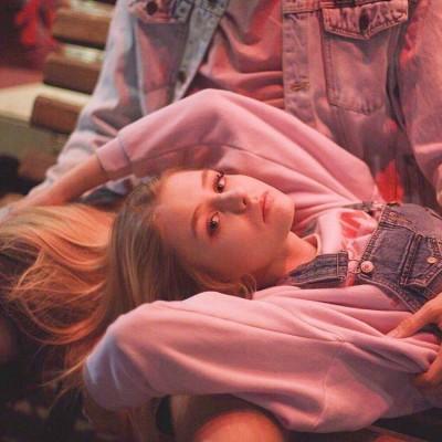 手放下巴单纯美女头像6