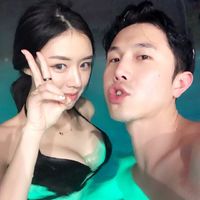 黑白头像女生背影卡通9