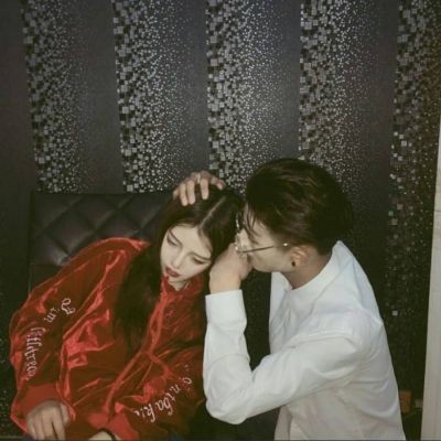 抖音嘴叼玫瑰花女生头像6