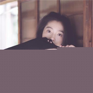 伤感的女生半身头像黑白3