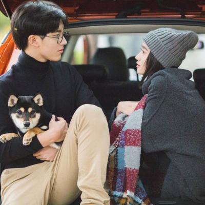 涂口红的女生头像12