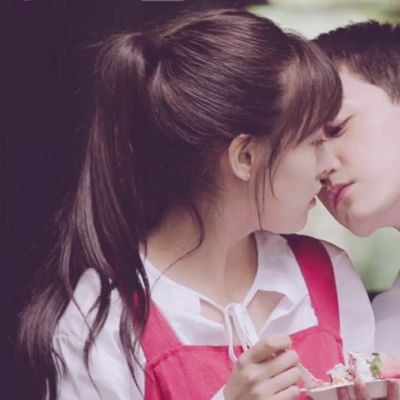 一男一女闺蜜头像打一成语1