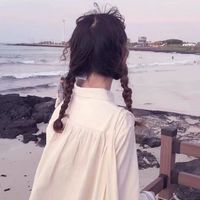 宅在家里的女生头像4
