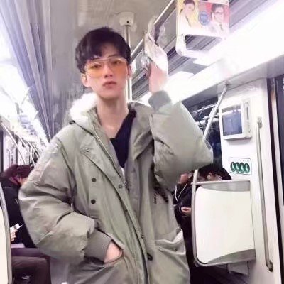 美女喝葡萄酒头像图片2