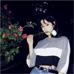 单手比心手势美女头像图片10