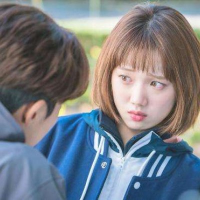 戴墨镜短发女生头像2