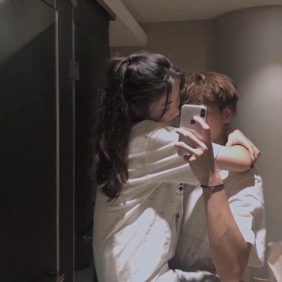 抱碗吃饭姐妹头像4