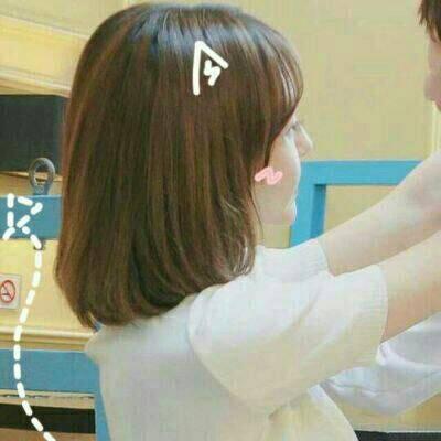 短发女生头像情侣头像9