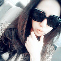 妈妈带两个女儿的头像7