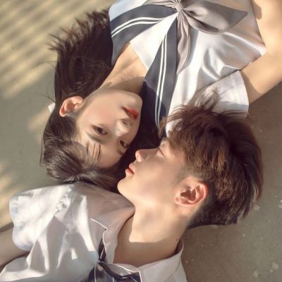 男生黑白头像穿卫衣戴帽子图2
