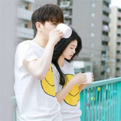 黑色漫画女戴眼镜头像图片3