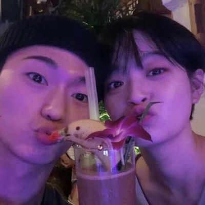 微信头像女生短发背影唯美图片6