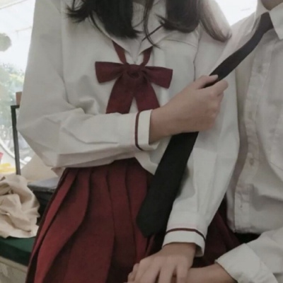 初中女生黑白头像1
