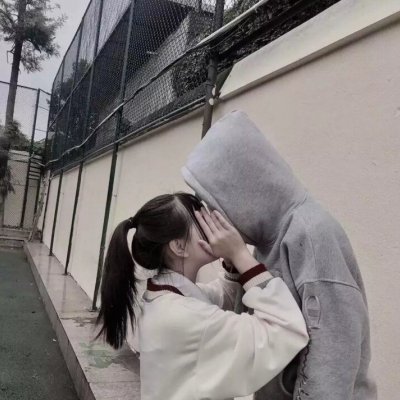女生抱猫狗头像个性头像9